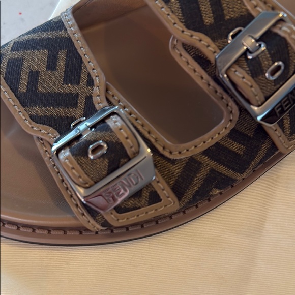 WEEKEND FLASH SALE! 💯 Authentic Fendi Brown Slide Sandals Size 8 - Picture 11 of 14